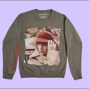 Taylor Swift Red Album Cover Grey Crewneck XL BRAND NEW! Red Star Confetti!!